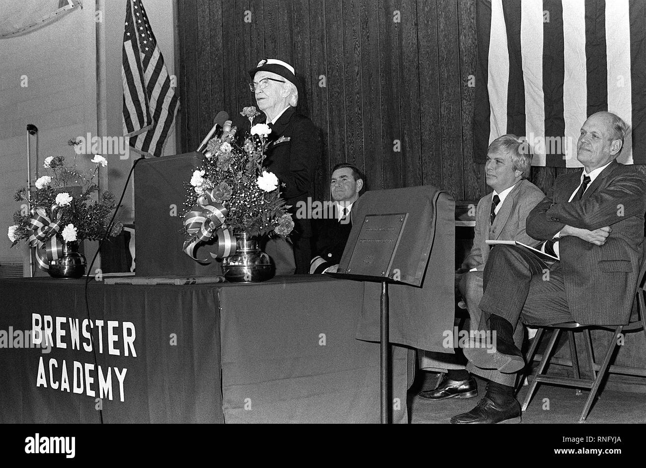 1983 - Kapitän Grace Murray Hopper spricht bei einer Zeremonie statt, ein Zentrum für Computer lernen in Ihrem Namen an Brewster Akademie zu widmen. Stockfoto