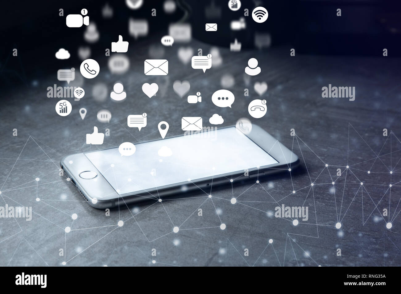 Smartphone Technologie Konzept mit HOLOGRAPHISCHEN von sozialen Medien und Technologie Symbole Stockfoto