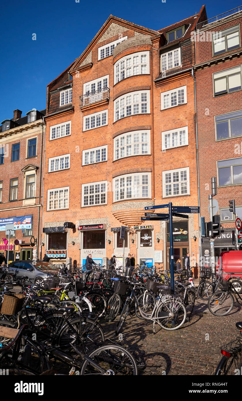 Kopenhagen, Dänemark - Oktober 22, 2018: Fahrräder geparkt am Gammeltorv (alter Markt), älteste Platz in Kopenhagen. Stockfoto