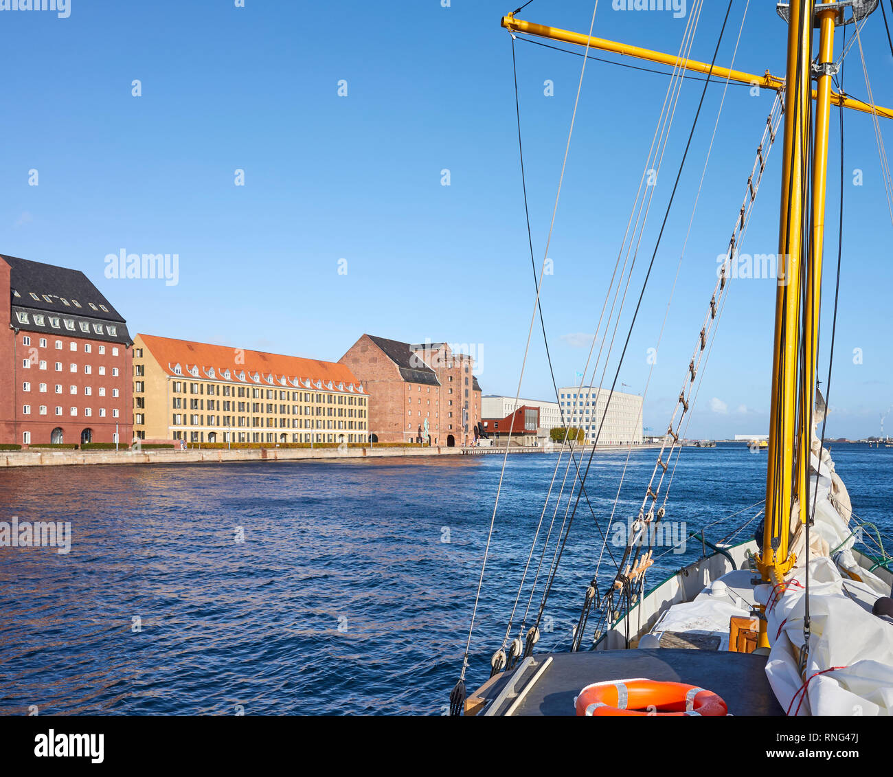 Kopenhagen pier von einem alten Segelschiff, Dänemark gesehen. Stockfoto