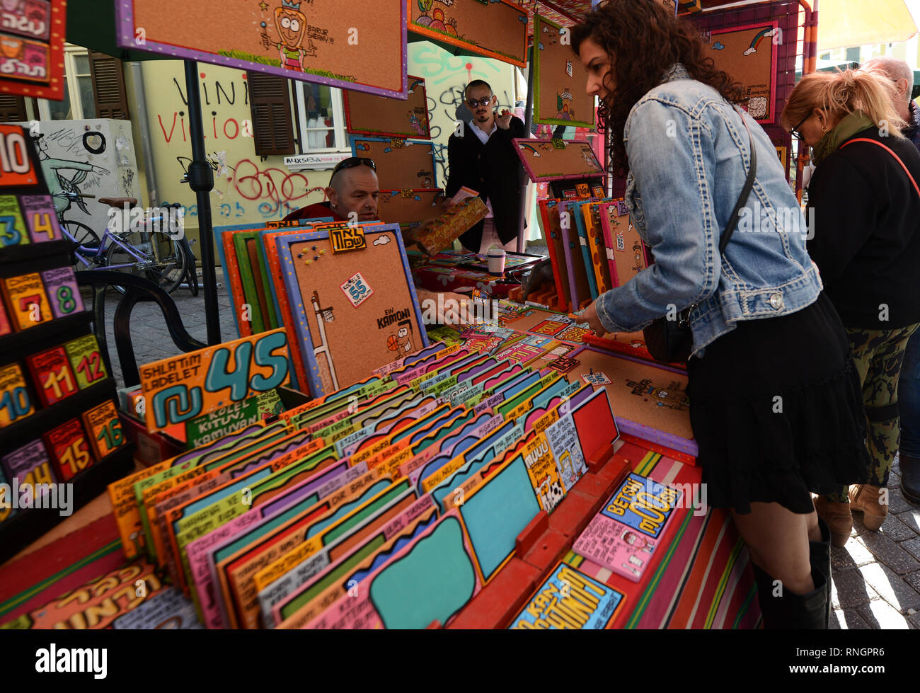 Der Nachalat Binyamin Markt Ist Ein Markt In Alle Arten Von Kunst Und Kunsthandwerk Aus Allen Ecken Von Israel Spezialisiert Hat Stockfotografie Alamy