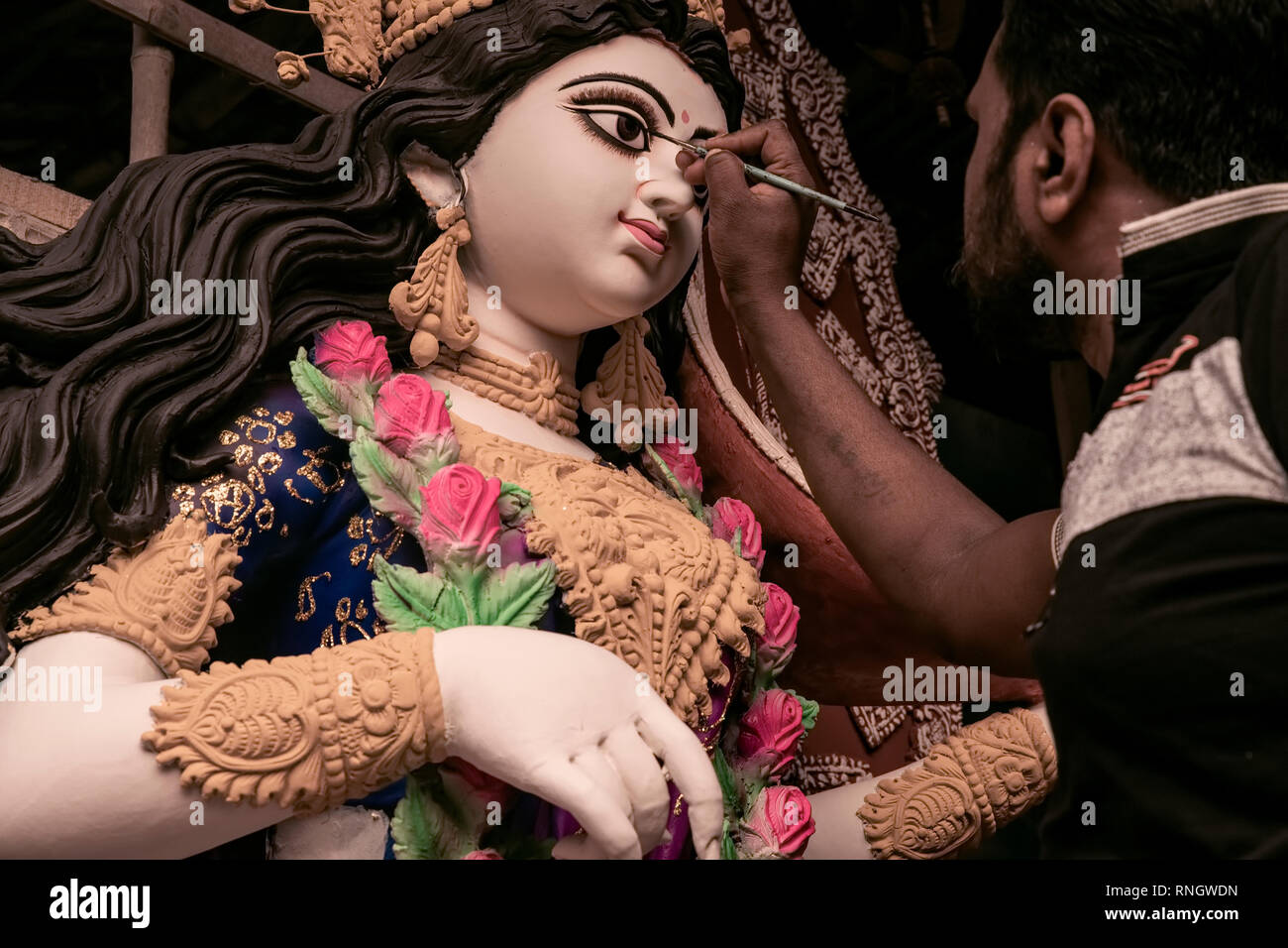 Göttin Saraswati, Auge, finishig berühren, durch Ihre, Idol, Kumartuli, Kolkata, Indien. Stockfoto