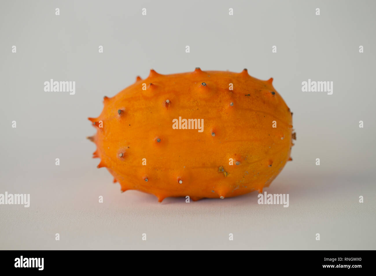 Cucumis metuliferus, gehörnten Melone oder kiwano Stockfoto