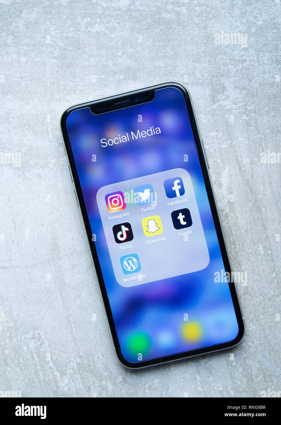Gruppe von Sozialen Medien Symbole auf dem Iphone X Bildschirm des Smartphones Top View Stockfoto