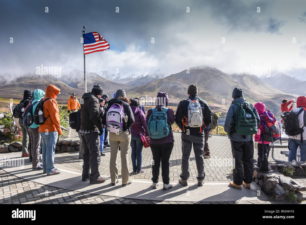 Ranger-geführte Wanderung Raffungen an den Fahnenmast an Eielson Visitor Centre, Denali National Park, Alaska, USA Stockfoto