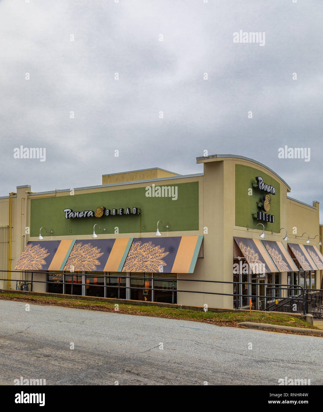 HICKORY, NC, USA -2/17/19: Eine lokale Panera Bread Company, Lage, eine Kette von Bäckerei - Café fast food Restaurants mit über 2000 Standorten. Stockfoto