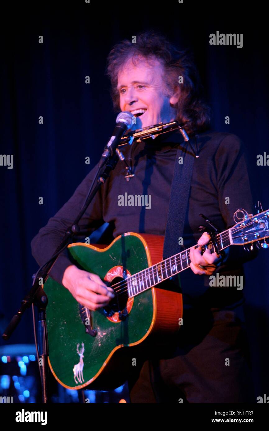 Schottischer Sänger, Songwriter und Gitarrist Donovan, geboren Donovan Philips Leitch, dargestellt auf der Bühne während einer "live"-Konzert aussehen. Stockfoto