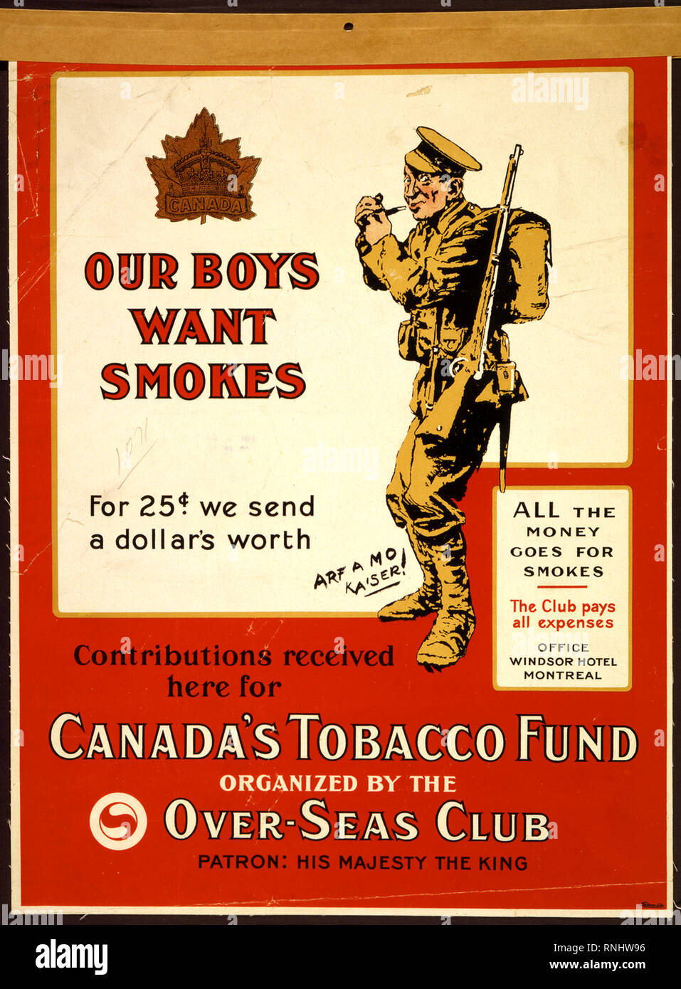 Dieser Welt krieg ich Poster von Kanada bittet um Mittel aus dem öffentlichen Tabakwaren für die Soldaten an der Front in Europa zu kaufen. Es zeigt eine beliebte Karikatur von der Künstler Bert Thomas (1883-1966), in dem ein Soldat ist Beleuchtung seine Pfeife, das Gewehr in der Hand und fordern die deutschen Kaiser zu "Arf ein Mo" (kurz warten). Der Text sagt: "Unsere Jungen wollen raucht. Für 25 cent Wir senden einen Dollar wert. Beiträge hier erhalten für Kanadas Tabakfonds, organisiert von der Over-Seas Club." "Seine Majestät der König" als Schirmherr der Club aufgeführt ist, und der Text versichert, dass "All das Geld geht für s Stockfoto