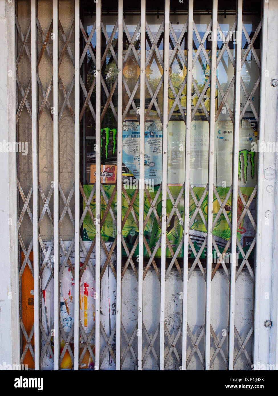 Sicherheit Tür auf einem Shop Stockfoto