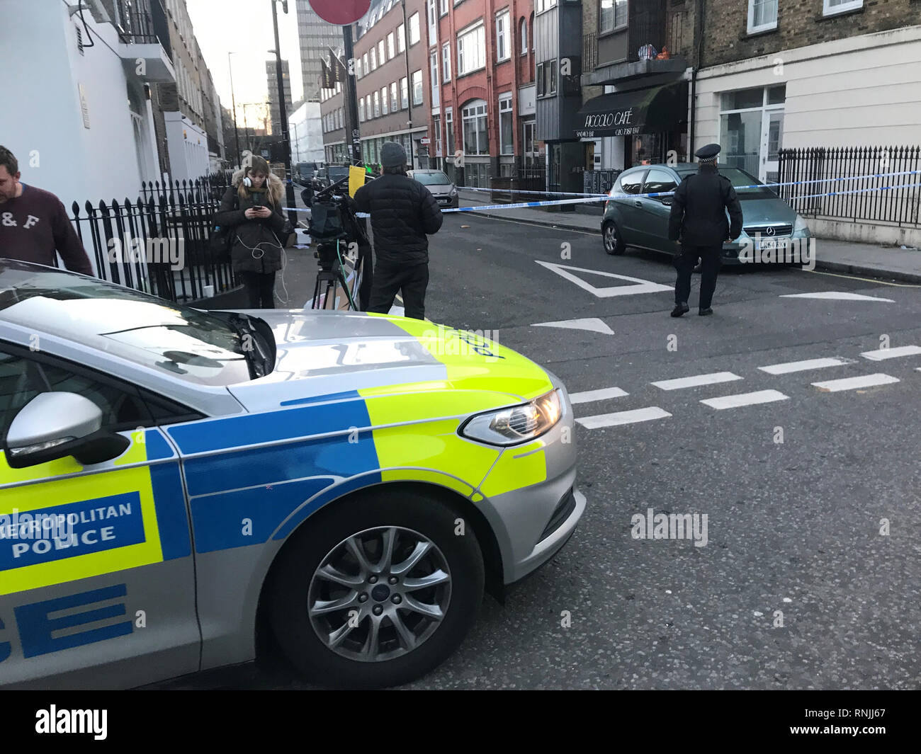 Der Polizei in Euston Street, Camden, London, wo Detektive von der Metropolitan Police untersucht sind die tödlichen Erstechen eines Mannes in der Nacht zum Montag. Stockfoto