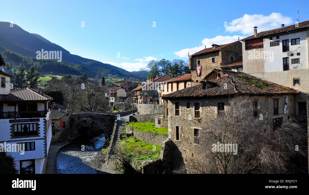 Der malerischen, mittelalterlichen Stadt Potes in Kantabrien, Tor zu den Picos de Europa und berühmt für seinen Honig, Käse und Trauben Brandy. Stockfoto