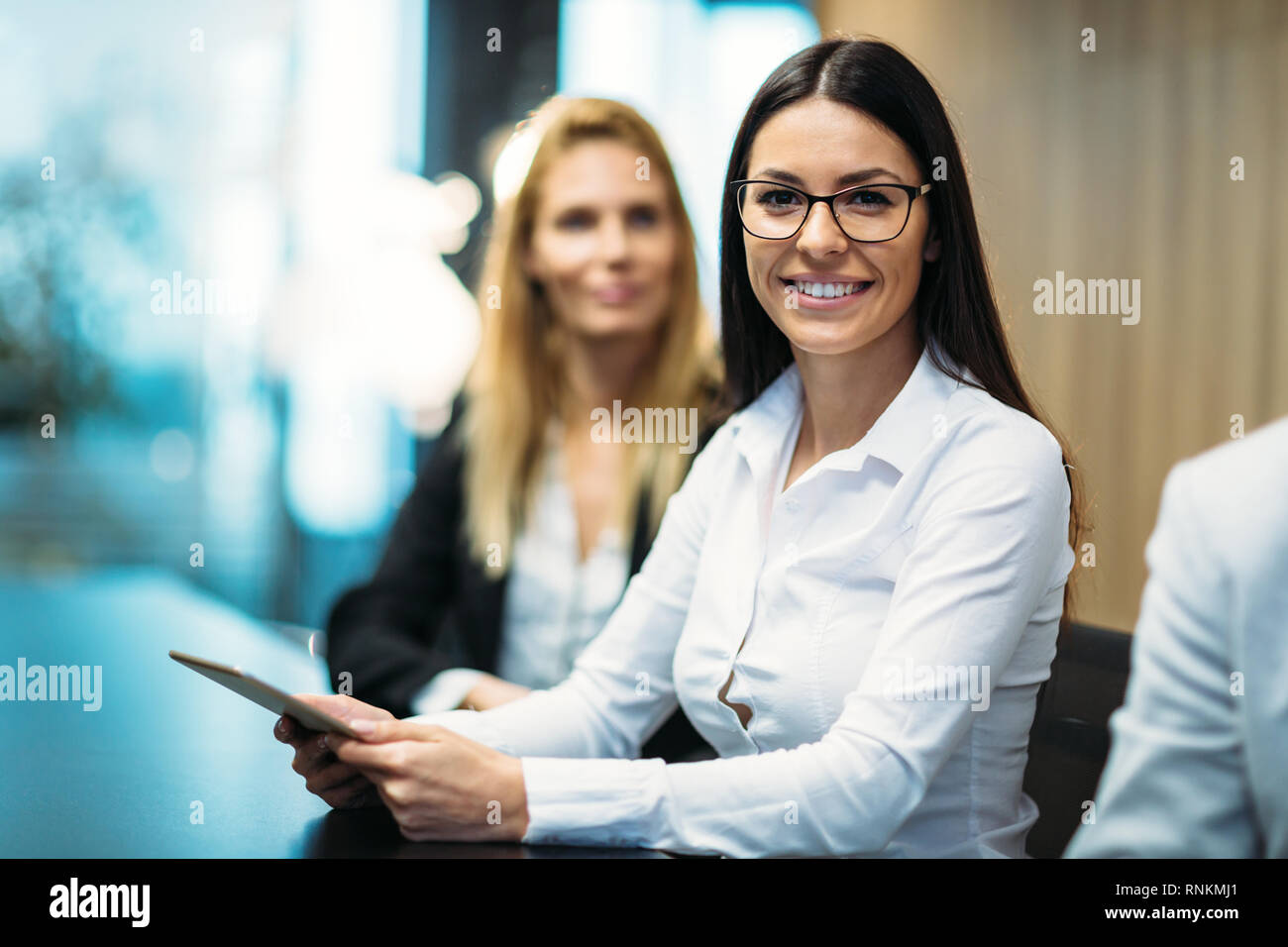 Bild der attraktive Geschäftsfrau in Konferenzraum Stockfoto