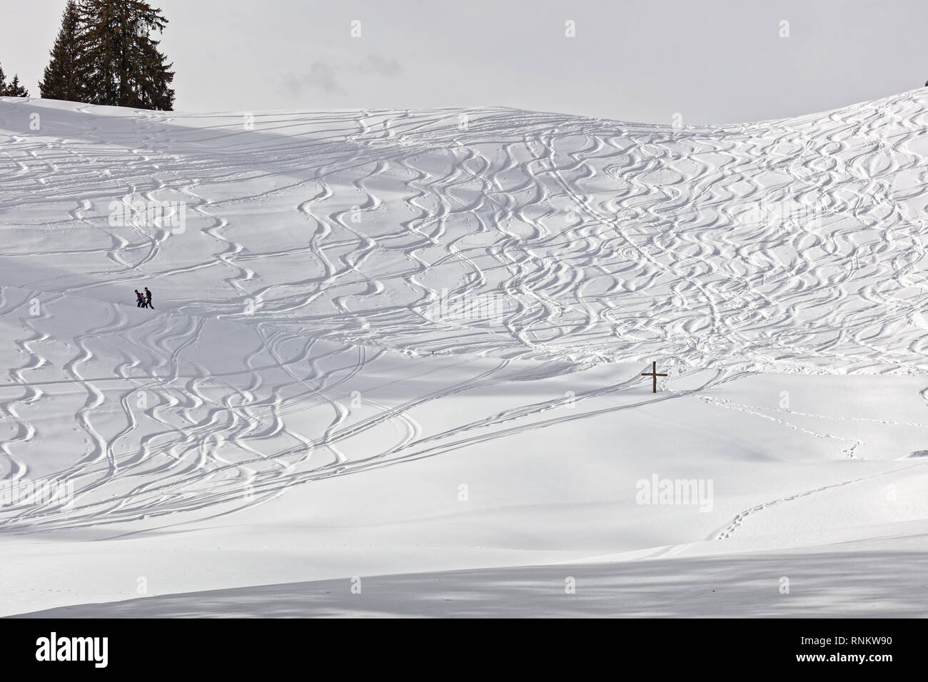 Läufer und Schnee Anschluss an Hinterbergalpe - Vorarlberg, Österreich Stockfoto