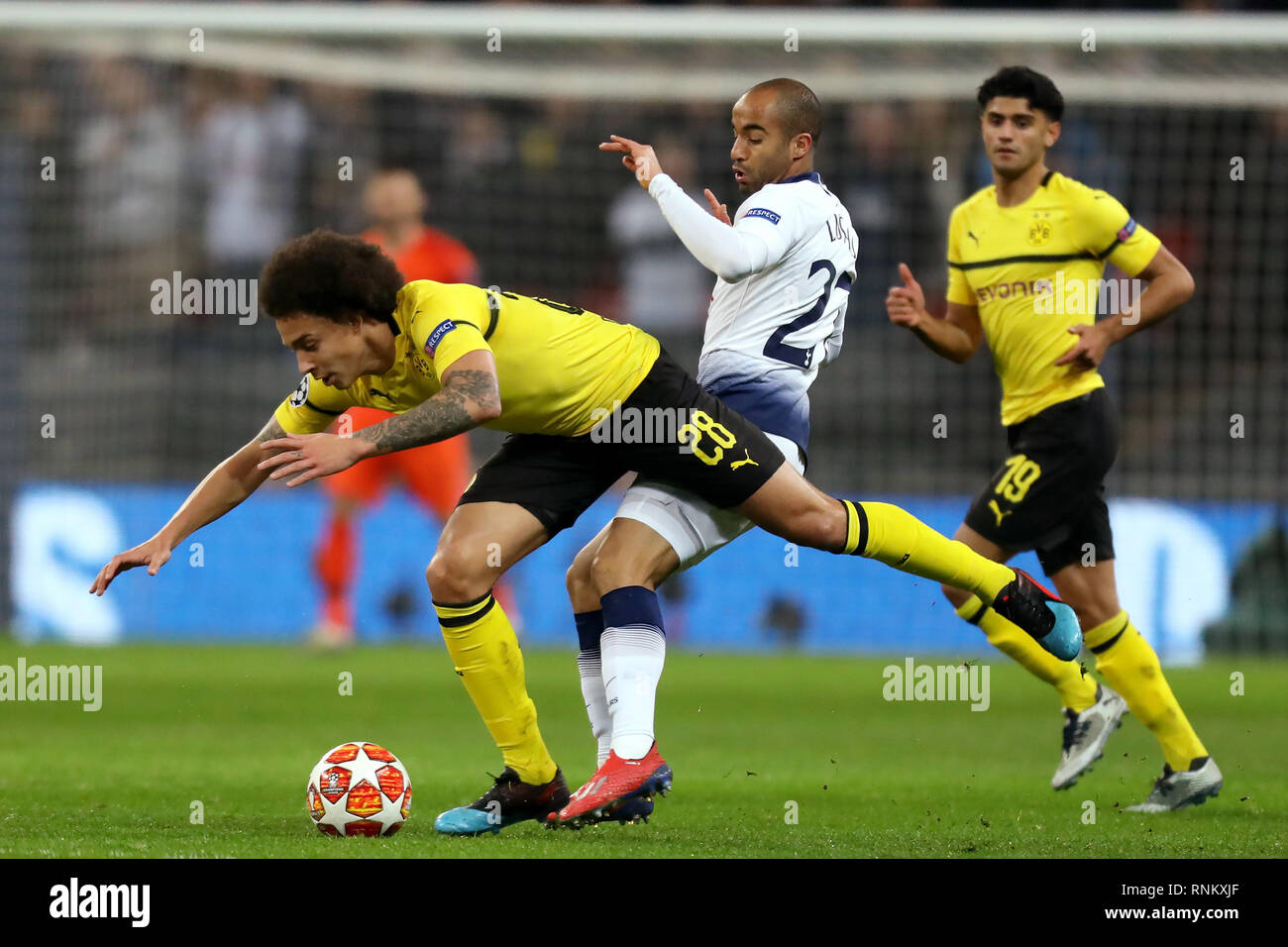 Lucas Moura von Tottenham Hotspur fouls Axel Witsel von Borussia Dortmund - Tottenham Hotspur v Borussia Dortmund, UEFA Champions League, Wembley: Stockfoto