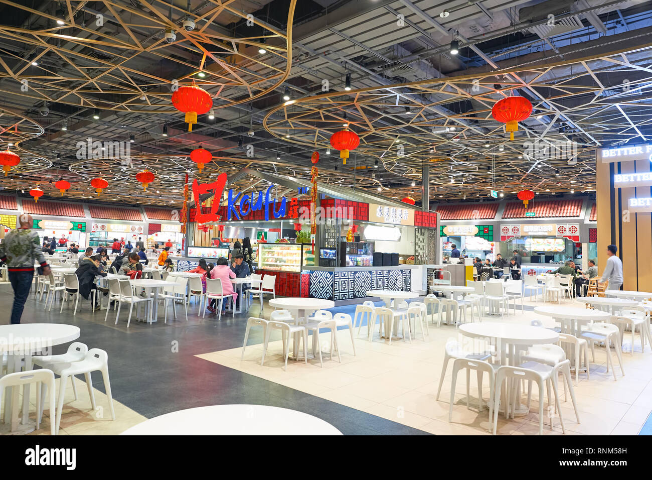 MACAO, CHINA - 16. FEBRUAR 2016: foodcourt im Sands Cotai Central. Sands Cotai Central ist ein Casino Resort am Cotai Strip, Macau, China. Stockfoto