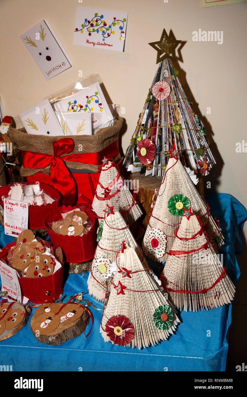 Großbritannien, England, Lancashire, Ramsbottom, Marktplatz, Stadthalle, Weihnachten Handwerk Messe, die Pflegeperson Link handgemachte Geschenke Abschaltdruck Stockfoto