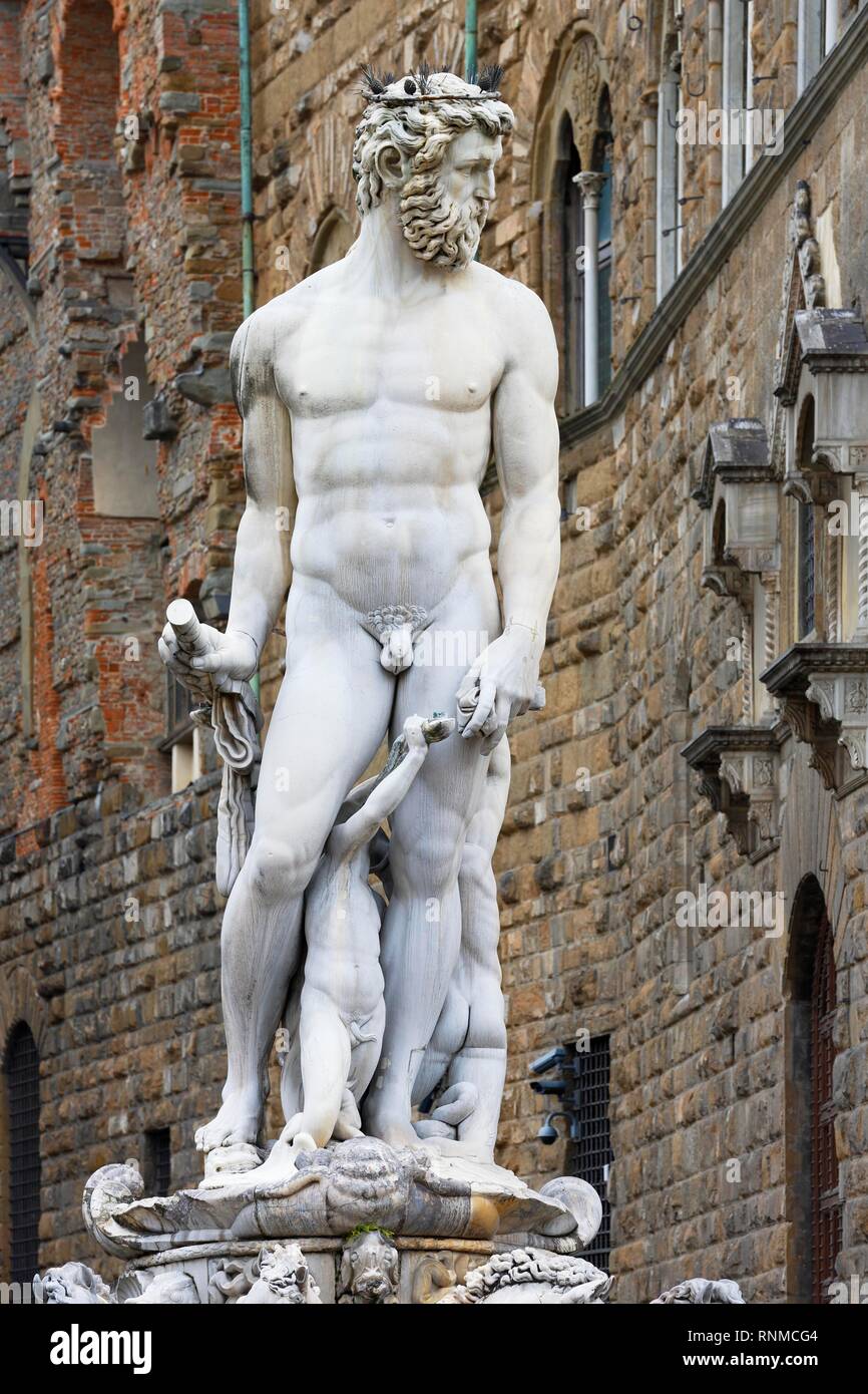 Statue von Neptun am Neptunbrunnen von Bartolomeo Ammannati, 1575, Piazza della Signoria, Florenz, Toskana, Italien Stockfoto