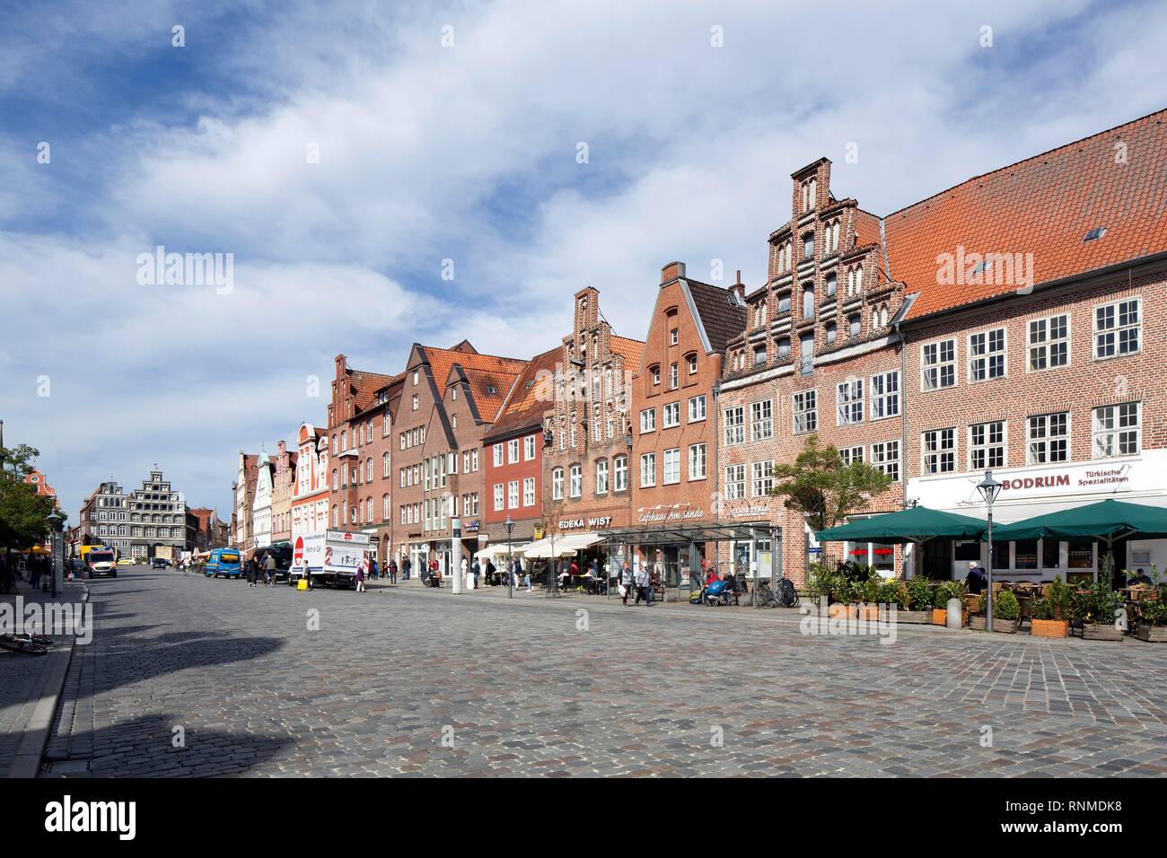 Historische Stadt Häuser und Häuser der Händler auf dem Platz Am Sande, Norddeutschen Giebelhäuser, Altstadt, Lüneburg Stockfoto
