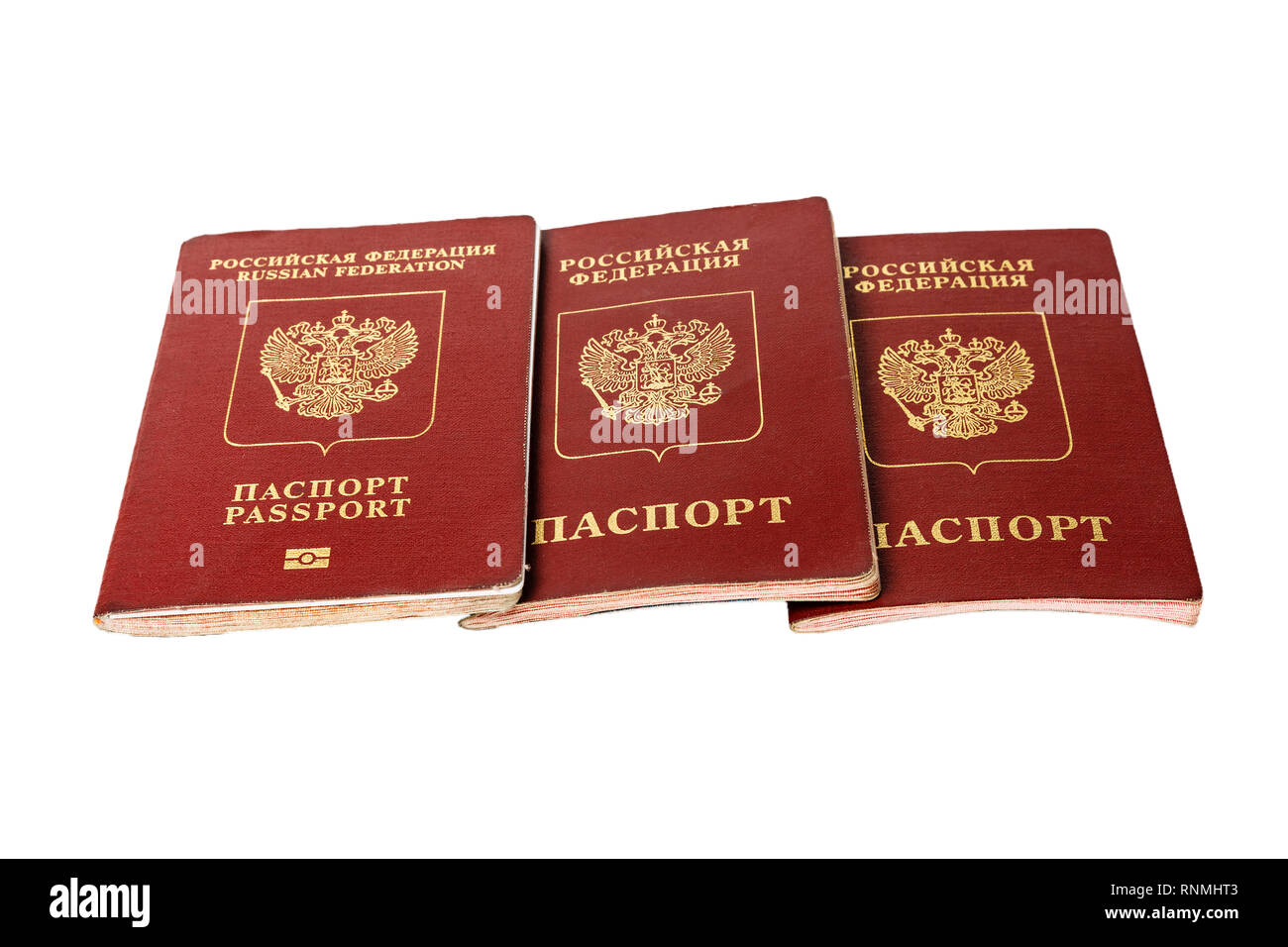 Drei Pässe der Bürger der Russischen Föderation auf weißem Hintergrund Stockfoto