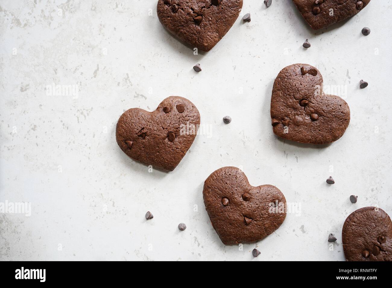 Hausgemachte herzförmige Brownies/Valentines Tag essen mit Kopie spce Stockfoto