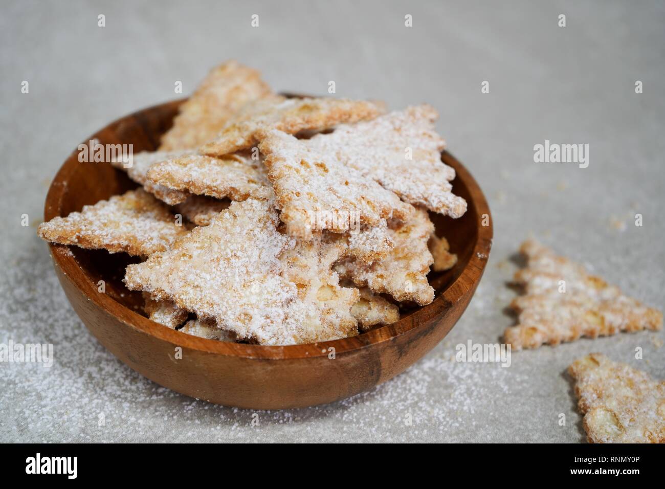Cannoli Chips in eine Schüssel, selektiver Fokus Stockfoto
