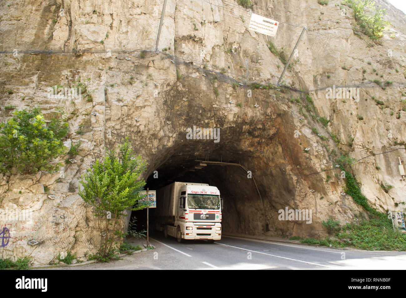 Tunnel, Demir Kapija (Das Eiserne Tor), Mazedonien Stockfoto