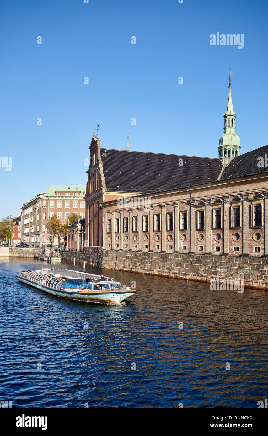 Kopenhagen, Dänemark - 22. Oktober 2018: Stadt Boot Touren bieten eine großartige Möglichkeit, die Stadt zu erkunden. Stockfoto