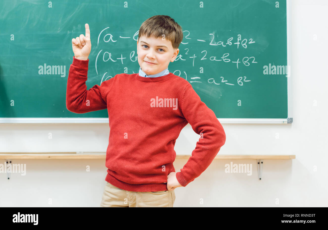 Genius Schüler könnte die Mathe Aufgabe zu lösen Stockfoto