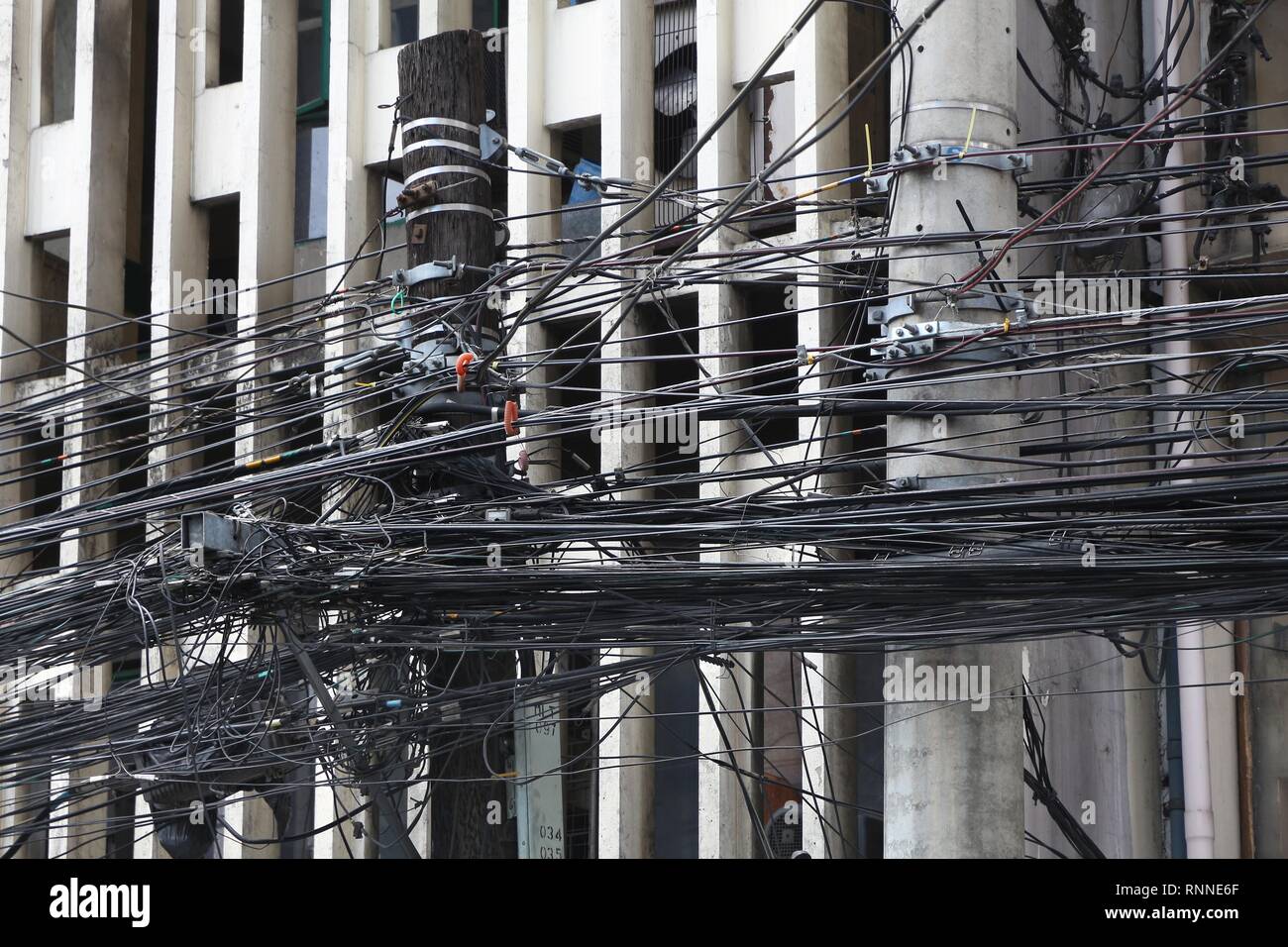 Stadt kabel Chaos in Asien - Kabelsalat in Manila, Philippinen. Stockfoto