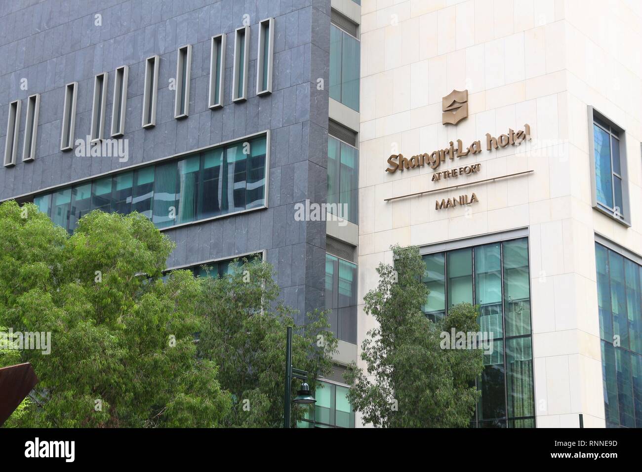 MANILA, Philippinen - 7. Dezember 2017: das Shangri-La Hotel Am Fort in Metro Manila, Philippinen. Hongkong Shangri-La Hotels und Resorts hat 9 Stockfoto