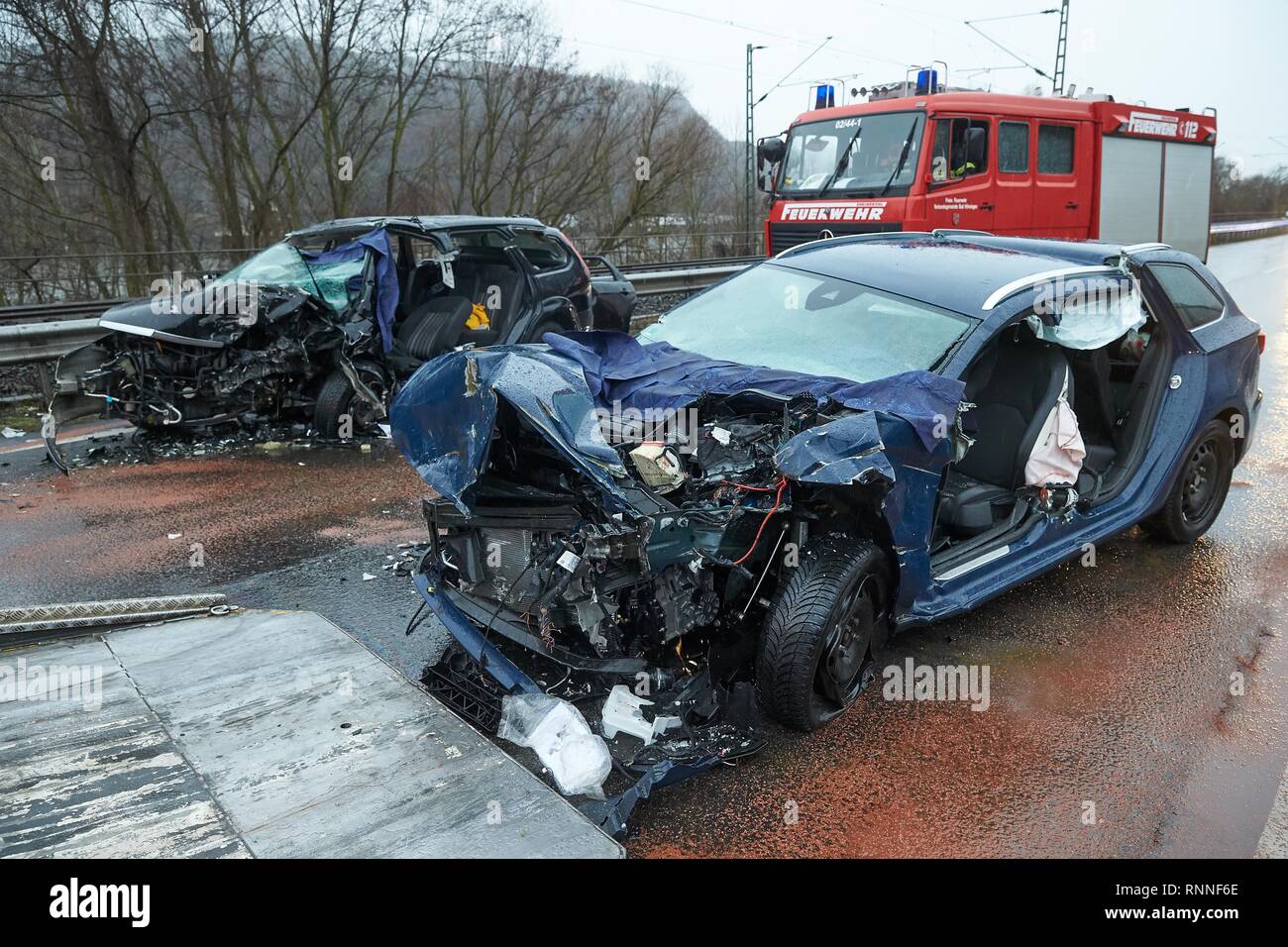 Verkehrsunfall, Totalschaden, auf der Bundesstraße 42 in der Nähe von hammerstein zwischen Neuwied und Rheinbrohl, Hammerstein Stockfoto