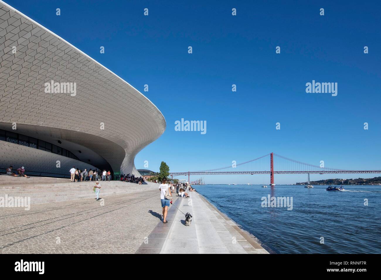 Museum MAAT, Museu de Arte, Arquitetura e Tecnologia, der britische Architekt Amanda Levete am Rio Tejo Stockfoto