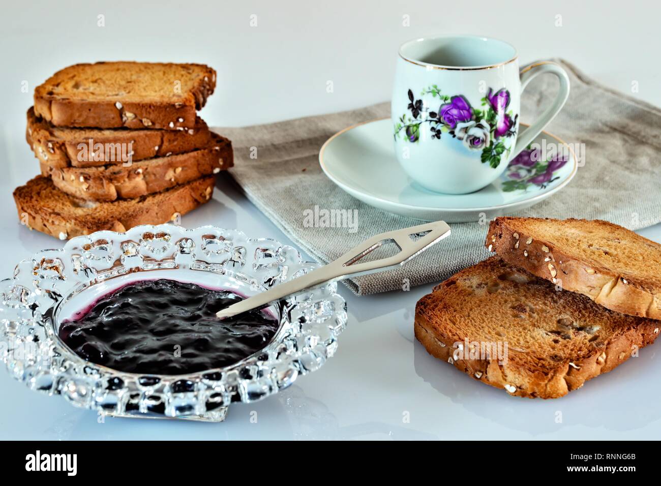 Fette Biscottate Caffè e marmellata da Sopra Stockfoto