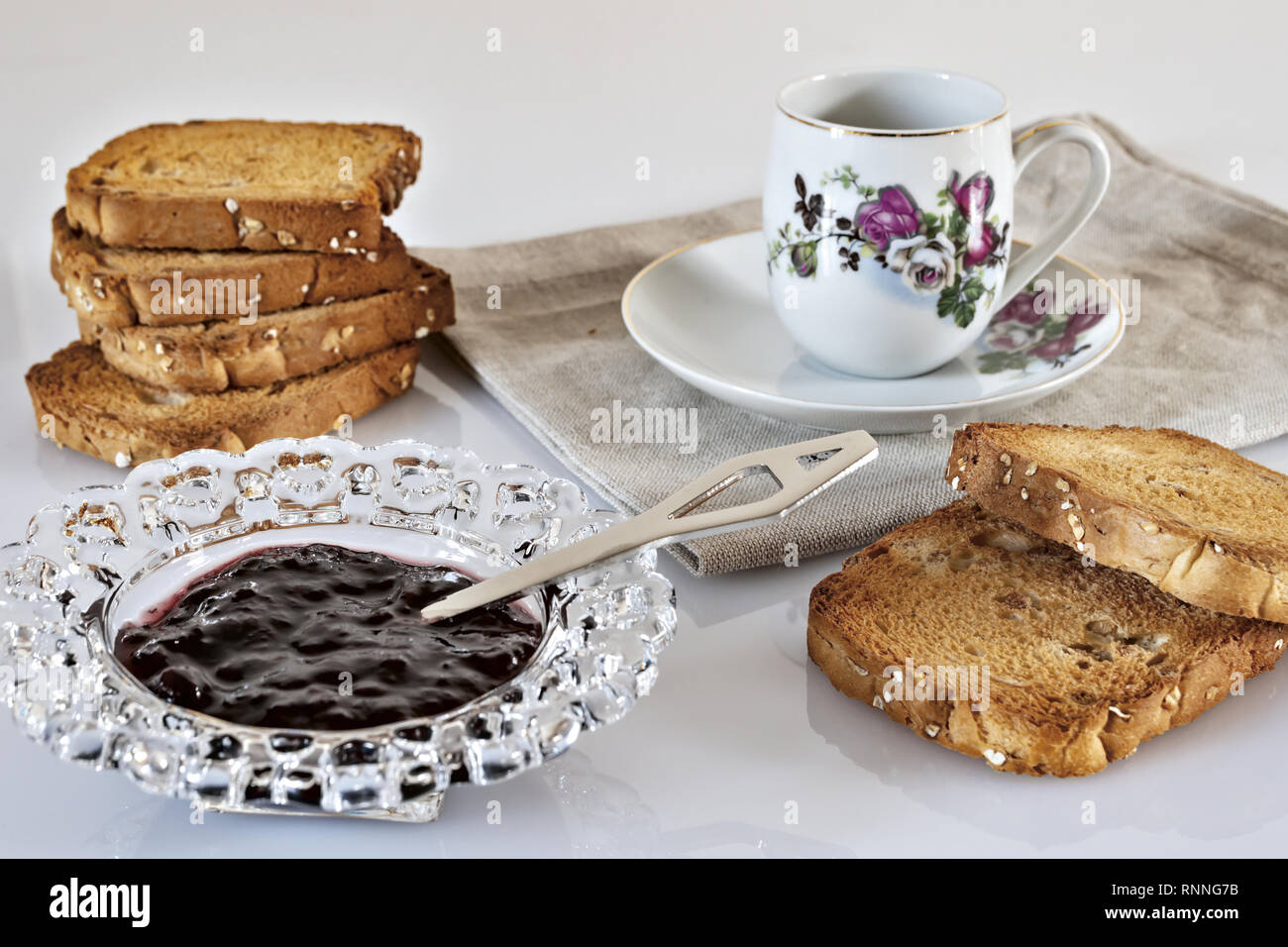 Fette Biscottate Caffè e marmellata da Sopra Stockfoto
