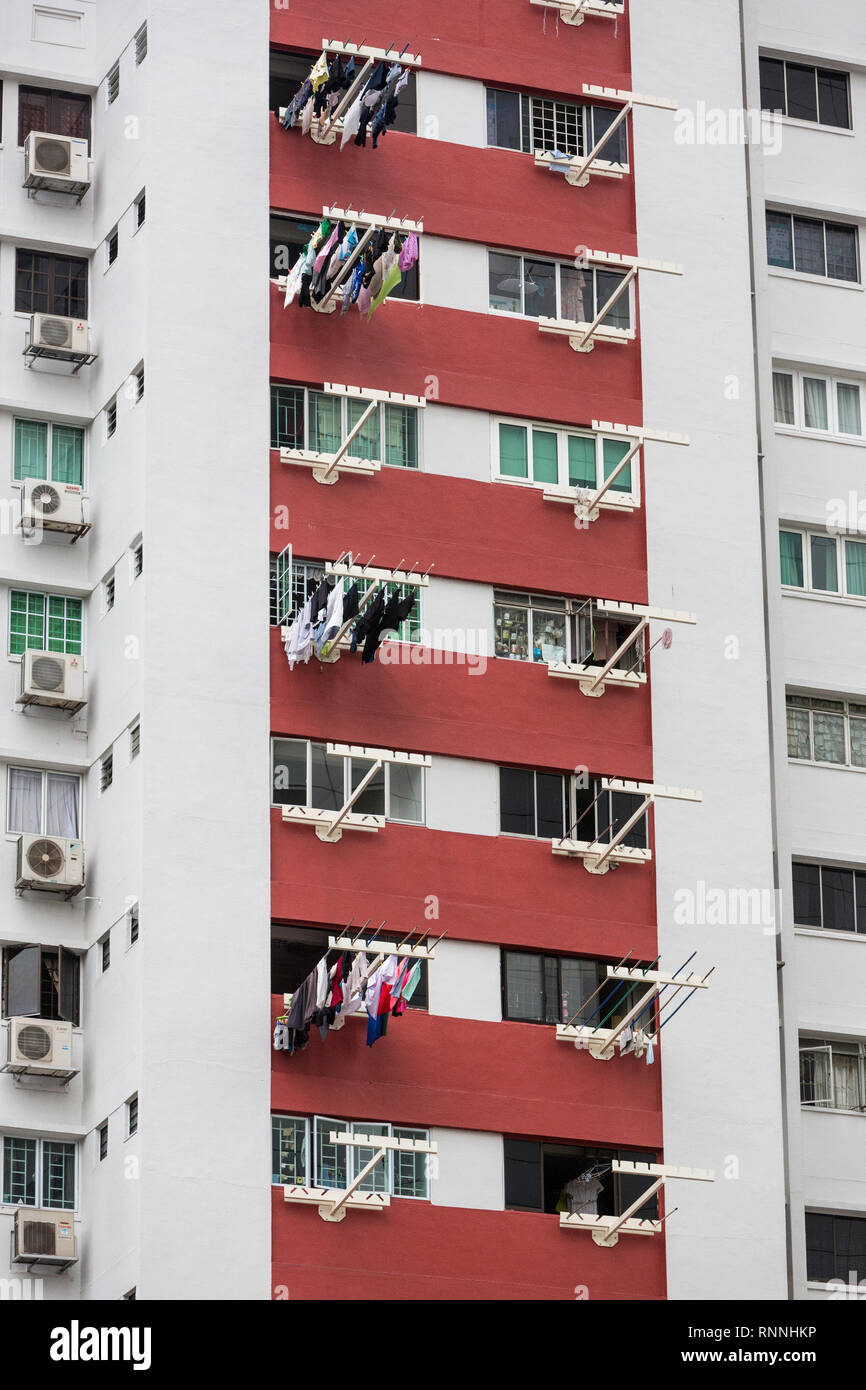 Singapur Apartment Gebäude mit Wäsche zum Trocknen aufhängen. Stockfoto