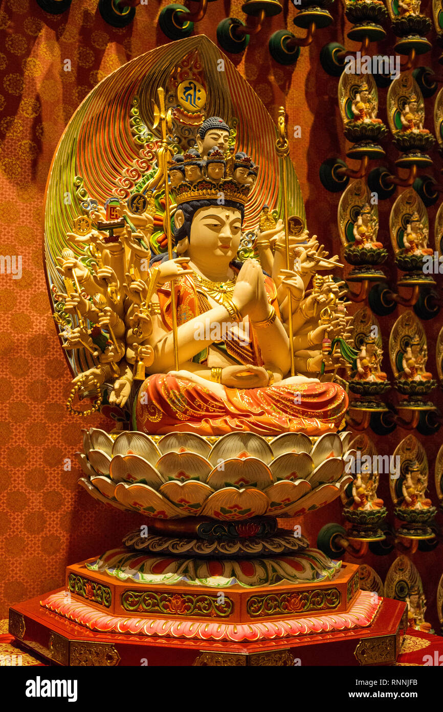 Avalokiteśvara, Hütergottheit für Personen, die im Jahr der Ratte geboren. Ein Bodhisattva mit Mitgefühl, in der Wand, in der umliegenden Nitch das Gebet Hall Stockfoto