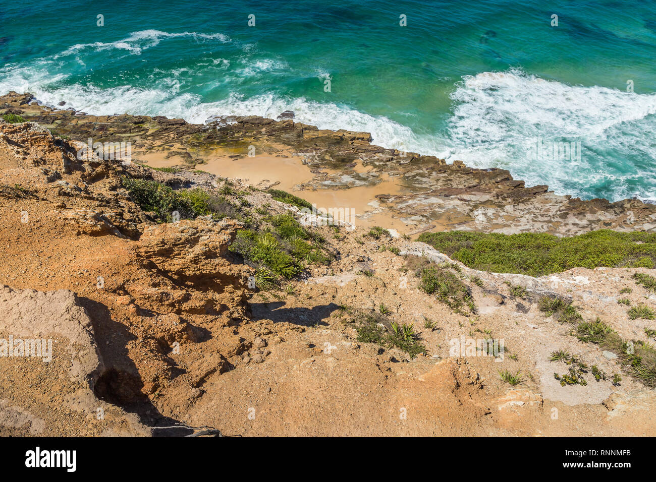 Mit Blick auf das Meer von Memorial, Newcastle, NSW, Australien. Stockfoto