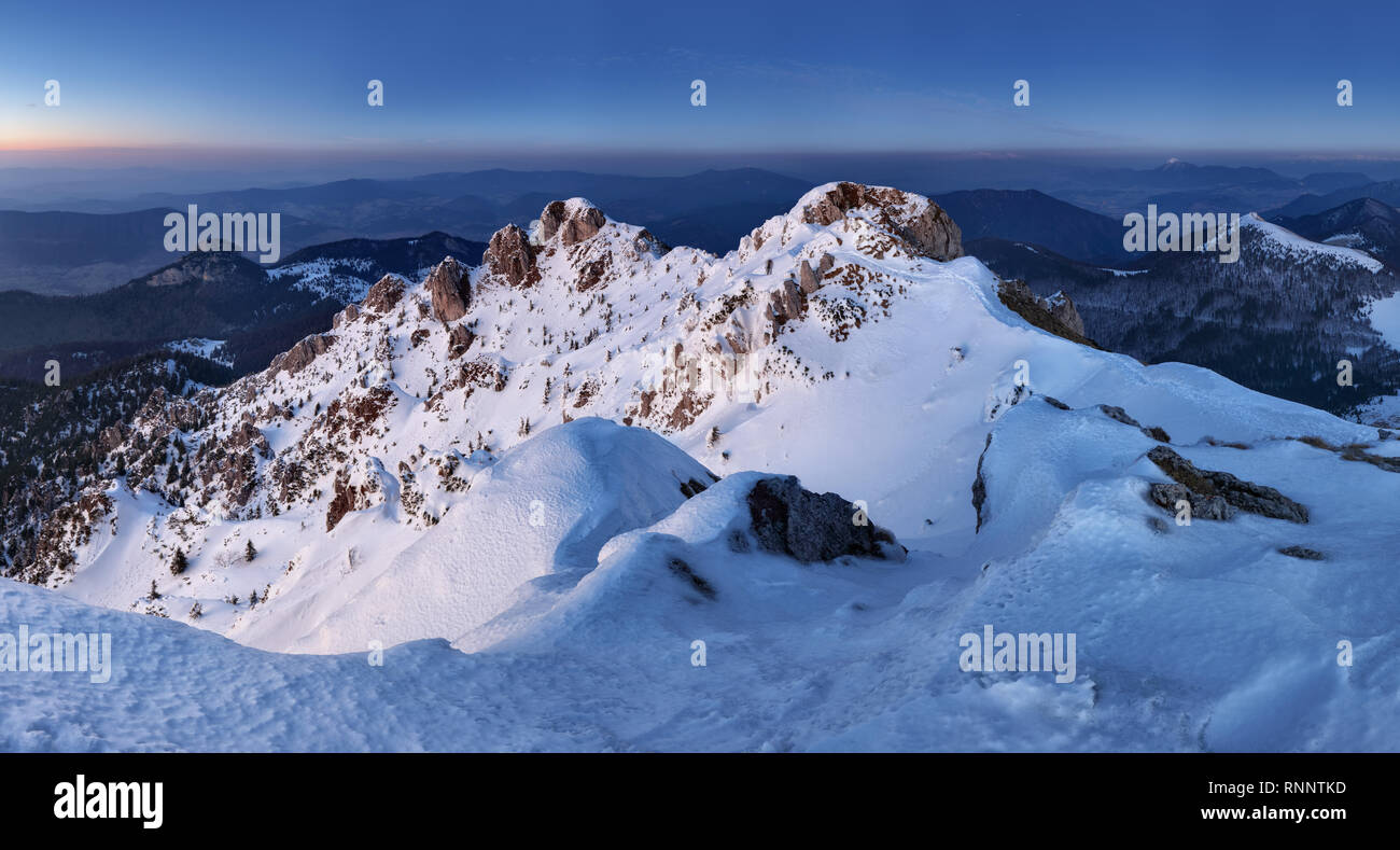 Nacht in Mountain Panorama Landschaft Stockfoto