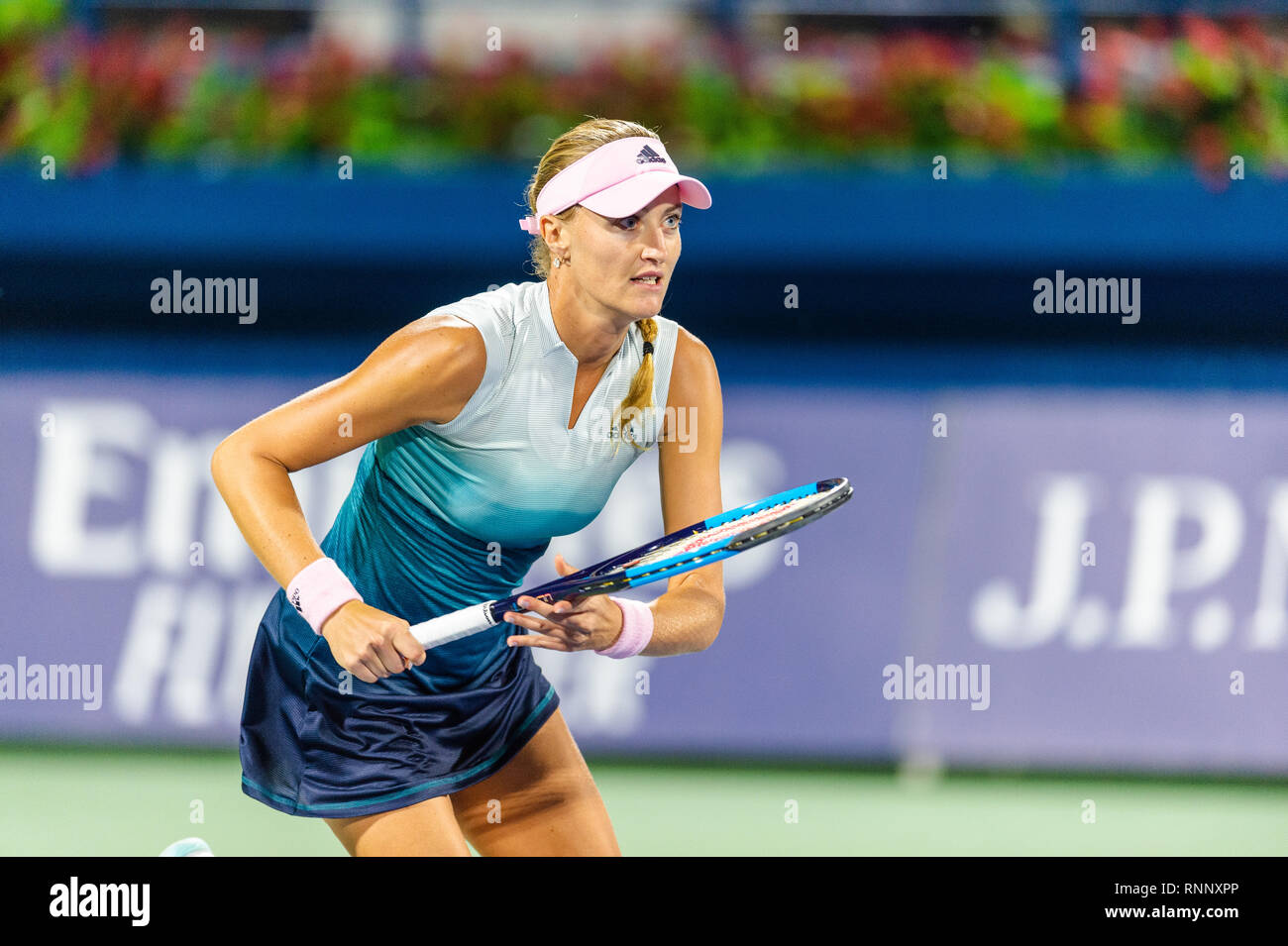 Dubai, VAE. 19 Feb, 2019. Kristina Mladenovic von Frankreich in Aktion in der zweiten Runde gegen Naomi Osaka in Japan während der Dubai Duty Free Tennis Meisterschaft am Dubai International Tennis Stadium, Dubai, UAE am 19. Februar 2019. Foto von Grant Winter. Credit: UK Sport Pics Ltd/Alamy leben Nachrichten Stockfoto