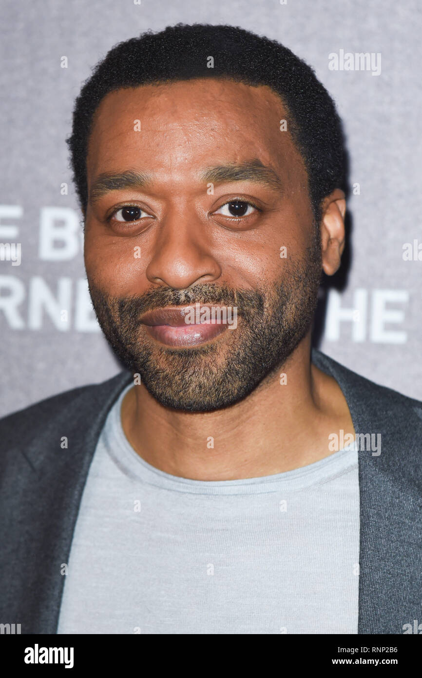 London, Großbritannien. 19 Feb, 2019. LONDON, GROSSBRITANNIEN. Februar 19, 2019: Chiwetel Ejiofor bei der Vorführung von "Der Junge, der den Wind' an der Schinken Hof Hotel, London genutzt. Bild: Steve Vas/Featureflash Credit: Paul Smith/Alamy leben Nachrichten Stockfoto