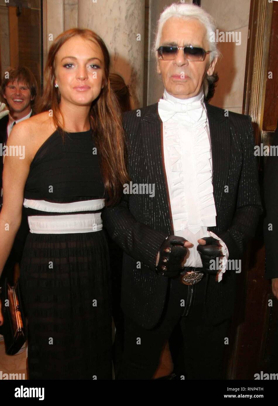 UK, Lindsay Lohan Karl Lagerfeld 1992 Foto von David WeswterleyPHOTOlink/MediaPunch Stockfoto