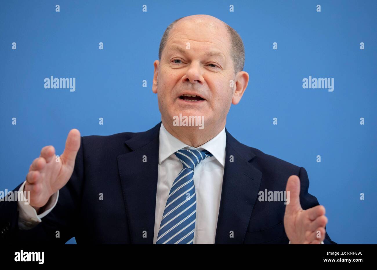 Berlin, Deutschland. 20 Feb, 2019. Olaf Scholz (SPD), Bundesminister der Finanzen, wird das Gesetz gegen illegale Beschäftigung und Mißbrauch von Sozialleistungen auf einer Pressekonferenz. Credit: Kay Nietfeld/dpa/Alamy leben Nachrichten Stockfoto