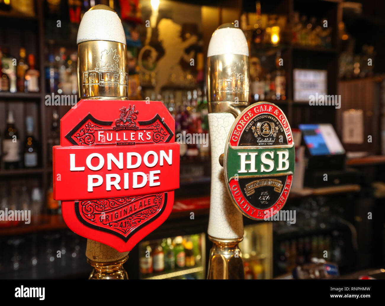 Fuller's London Pride Zapfanlage in einem britischen Pub Stockfoto