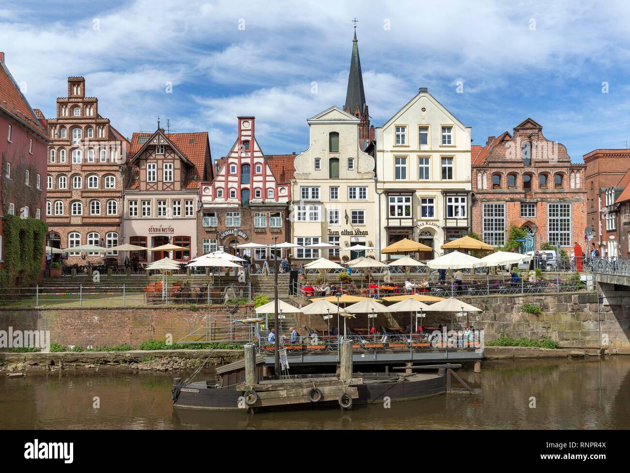 Historische Stadthäuser und Häuser Kaufmannshäuser, alter Hafen, Altstadt, Lüneburg, Niedersachsen, Deutschland Stockfoto