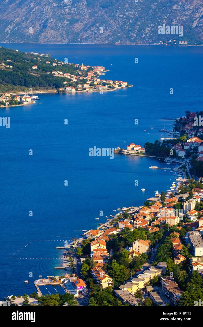 Dobrota und Prcanj, Blick von der Festung Sveti Ivan in Kotor, Bucht von Kotor, Montenegro Stockfoto
