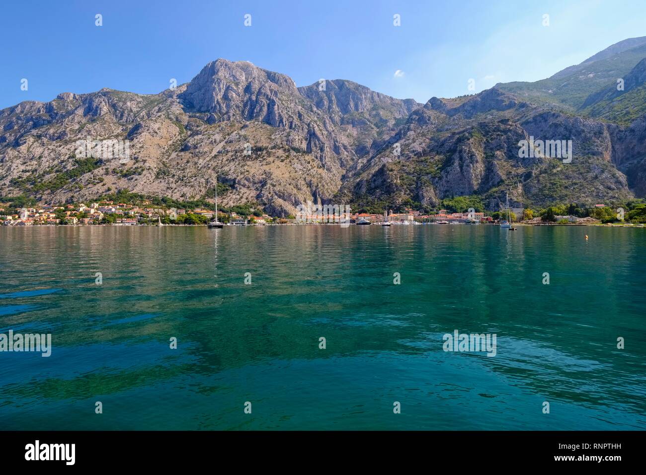 Dobrota und Kotor, Bucht von Kotor, Volujak Derinski Vrh und Berge, Montenegro Stockfoto