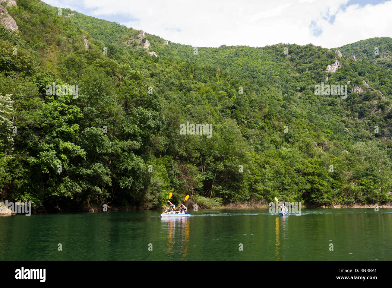 Kajak in Matka Canyon, Skopje, Mazedonien Stockfoto