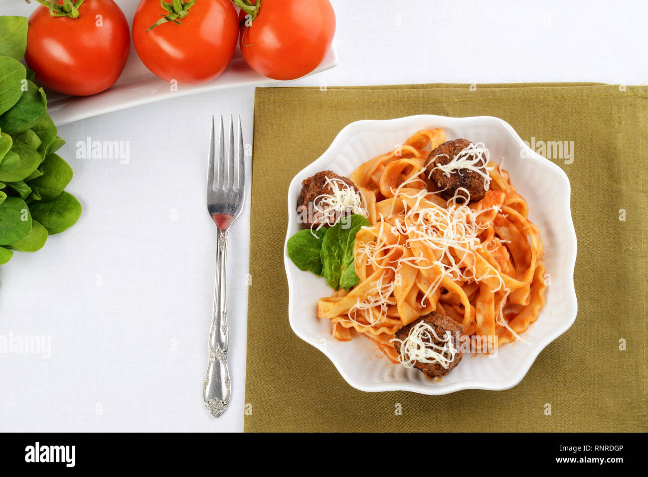Ansicht von oben Spaghetti mit Fleischbällchen Stockfoto
