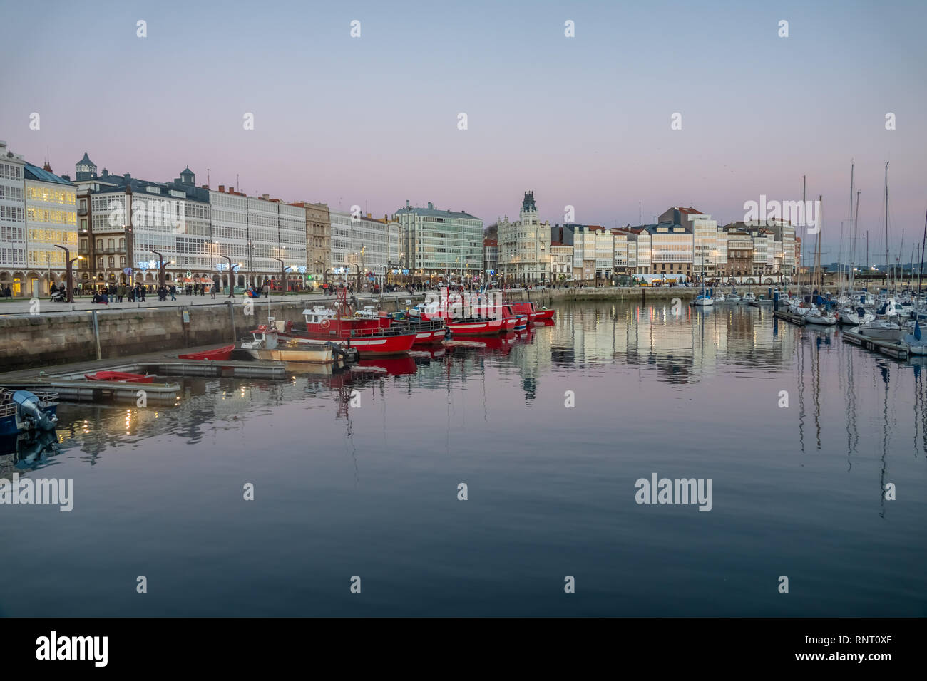 Der Hafen von A Coruña (La Coruña), die zweitgrößte Stadt in Galicien, im Nordwesten Spaniens. Es ist ein geschäftiges Hafen auf einer Landzunge in der Go entfernt Stockfoto