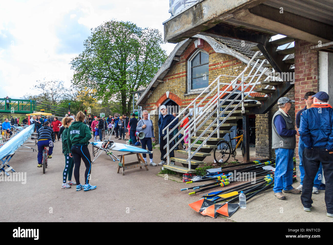 Eine Sportveranstaltung in Lea Ruderclub am Fluss Lea, Obere Clapton, London, UK Stockfoto
